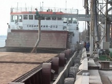 Погрузка зерна на суда всех типов, работающий в Каспийском бассейне
